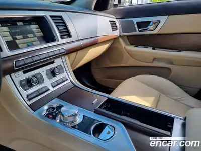 Jaguar XF 2015 2.0 Автомат в Москве № 248278, миниатюра 11