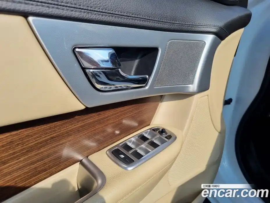 Jaguar XF 2015 2.0 Автомат в Москве № 248278, фото 15