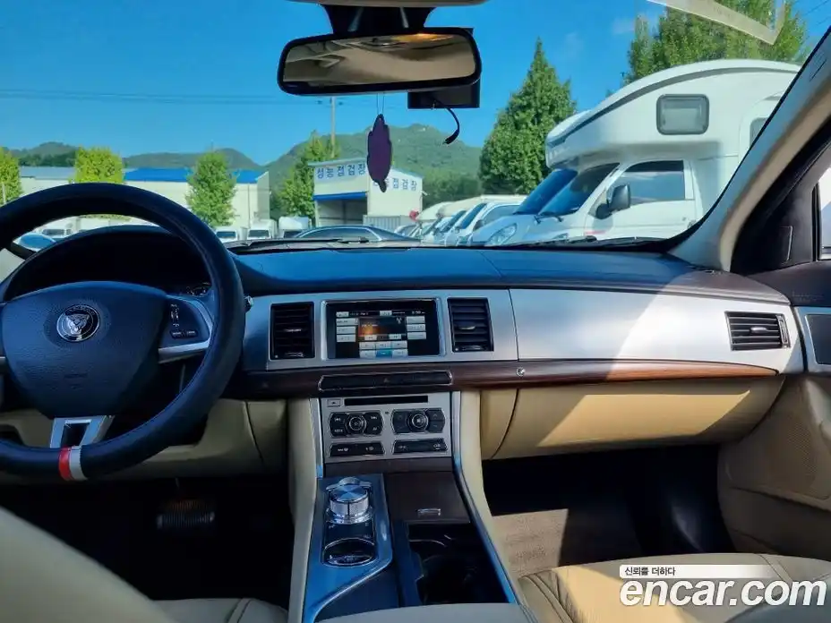 Jaguar XF 2015 2.0 Автомат в Москве № 248278, фото 10