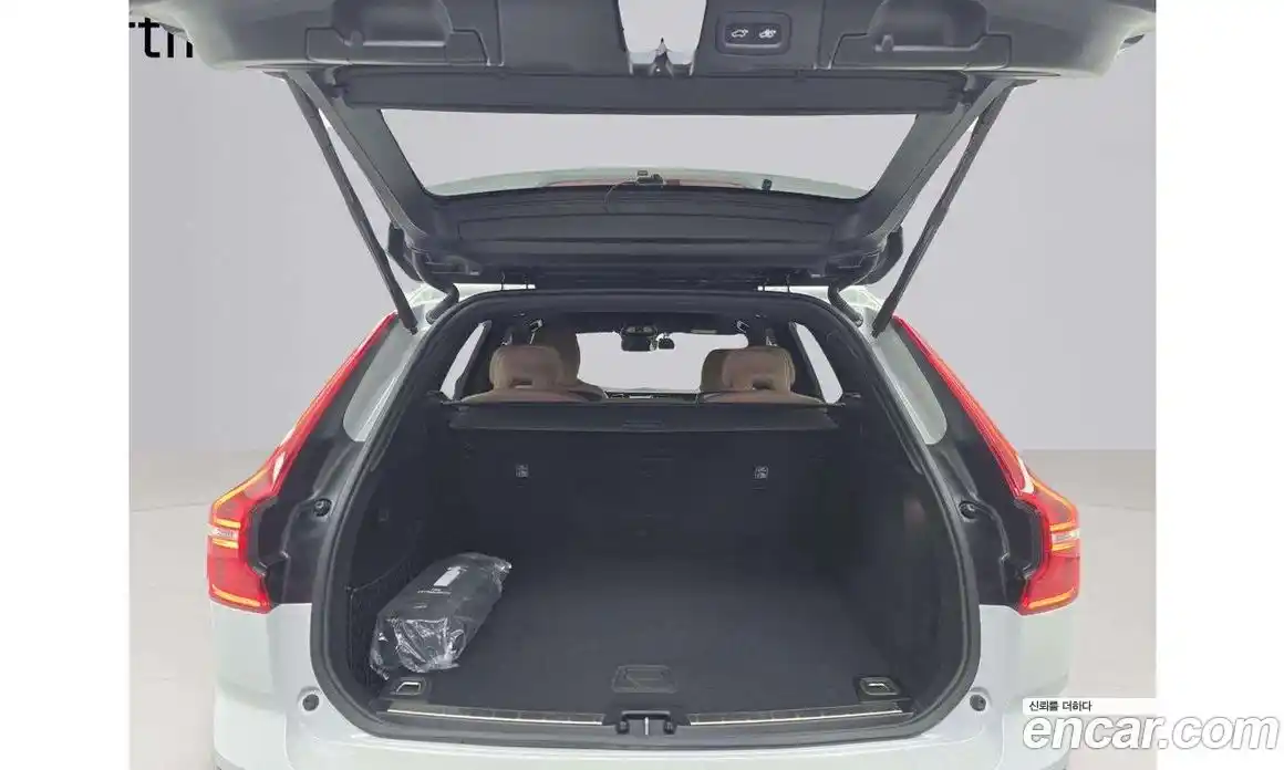 Volvo XC60 2024 2.0 Автомат в Москве № 293965, фото 20