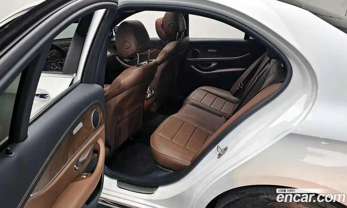 Mercedes-Benz E-Class 2023 2.0 Автомат в Москве № 307664, фото 13