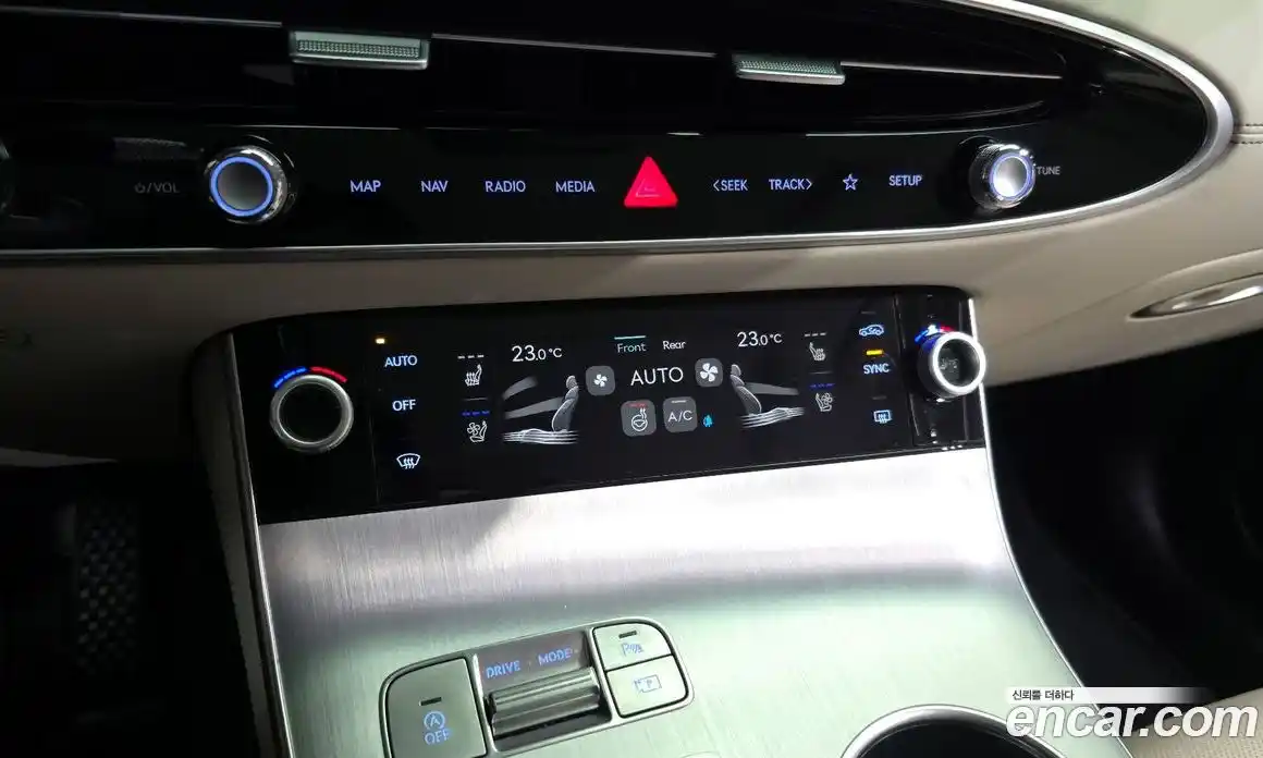 Genesis GV70 2025 2.5 Автомат в Москве № 322428, фото 17