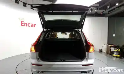 Volvo XC60 2025 2.0 Автомат в Москве № 325992, миниатюра 2