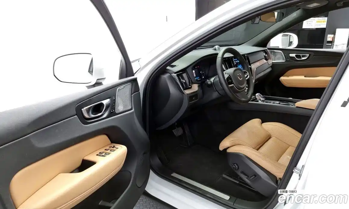 Volvo XC60 2025 2.0 Автомат в Москве № 325992, фото 4