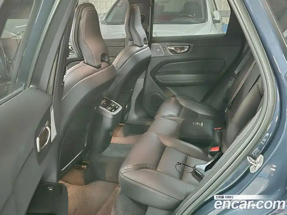 Volvo XC60 2022 2.0 Автомат в Москве № 374044, фото 7