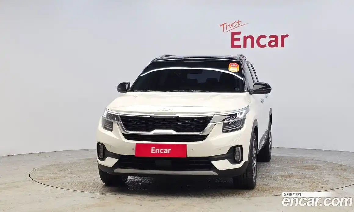 Kia Seltos 2023 1.6 Автомат в Москве № 460690, фото 3