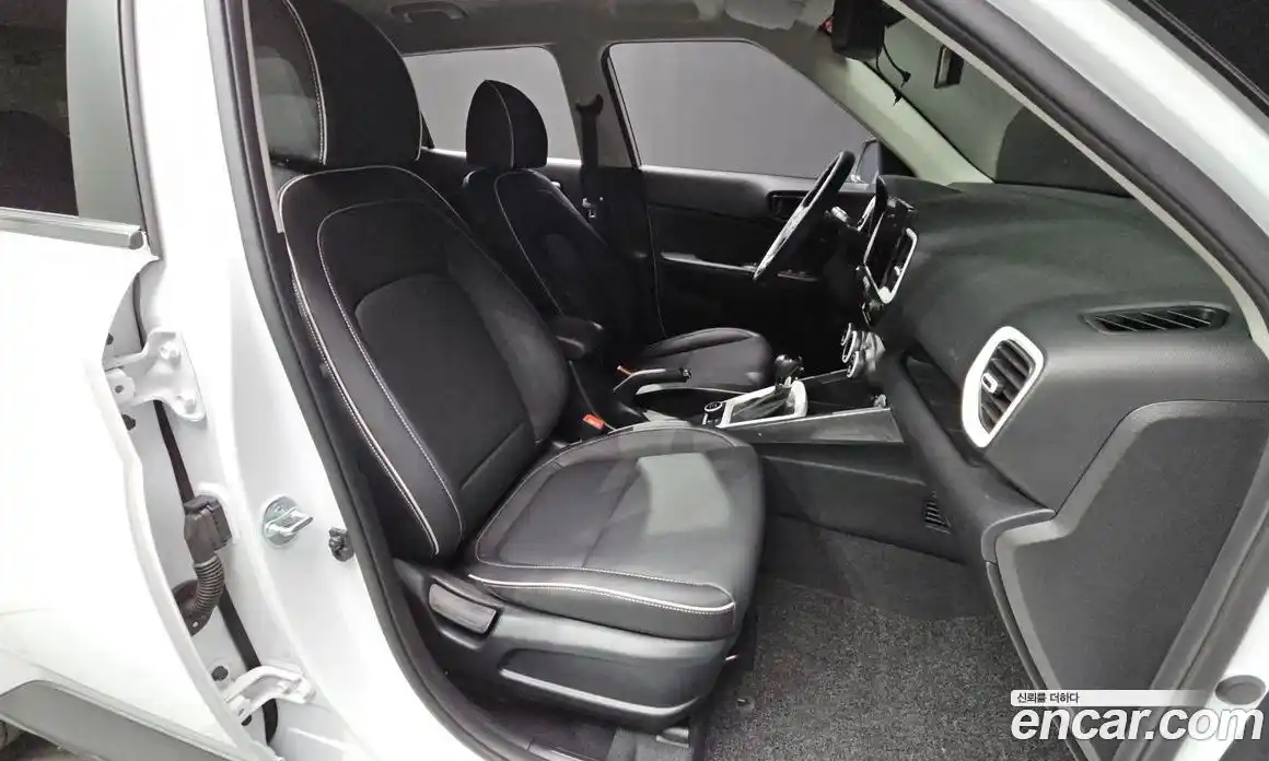 Hyundai Venue 2022 1.6 Автомат в Москве № 110438, фото 11