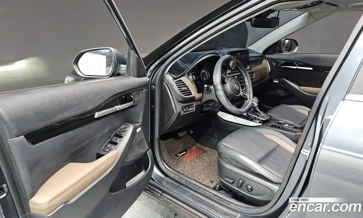 Kia Seltos 2021 1.6 Автомат в Москве № 115459, фото 8