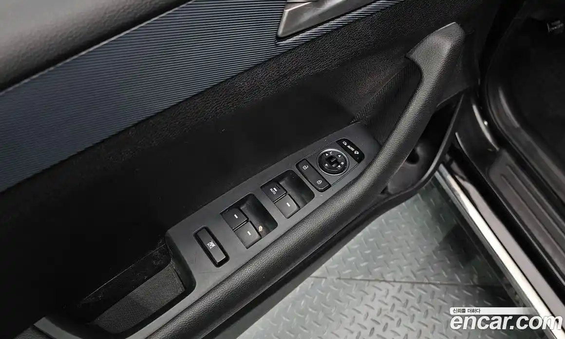 Hyundai Sonata 2016 2.0 Автомат в Москве № 127190, фото 16