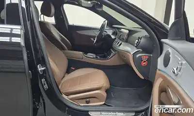 Mercedes-Benz E-Class 2021 2.0 Автомат в Москве № 161104, миниатюра 3