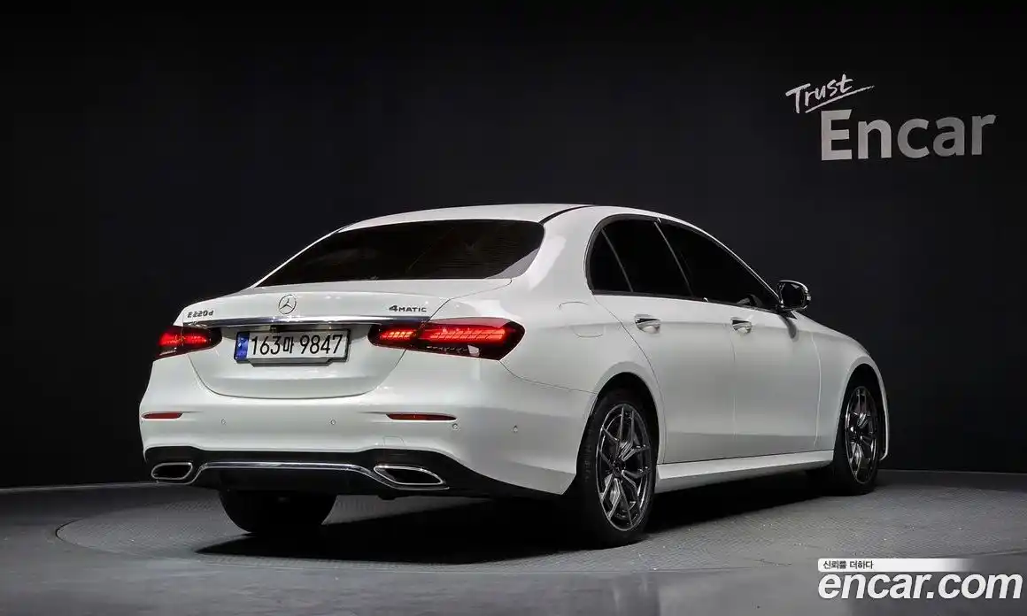 Mercedes-Benz E-Class 2023 1.9 Автомат в Москве № 161491, фото 17