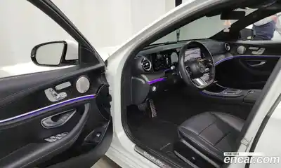 Mercedes-Benz E-Class 2023 1.9 Автомат в Москве № 161491, миниатюра 2