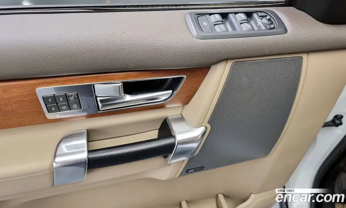 Land Rover Discovery 2016 3.0 Автомат в Москве № 166475, фото 14