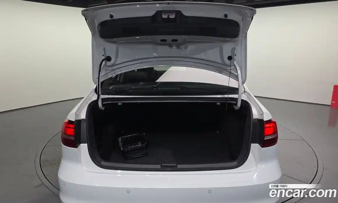 Volkswagen Jetta 2015 2.0 Автомат в Москве № 168795, фото 20