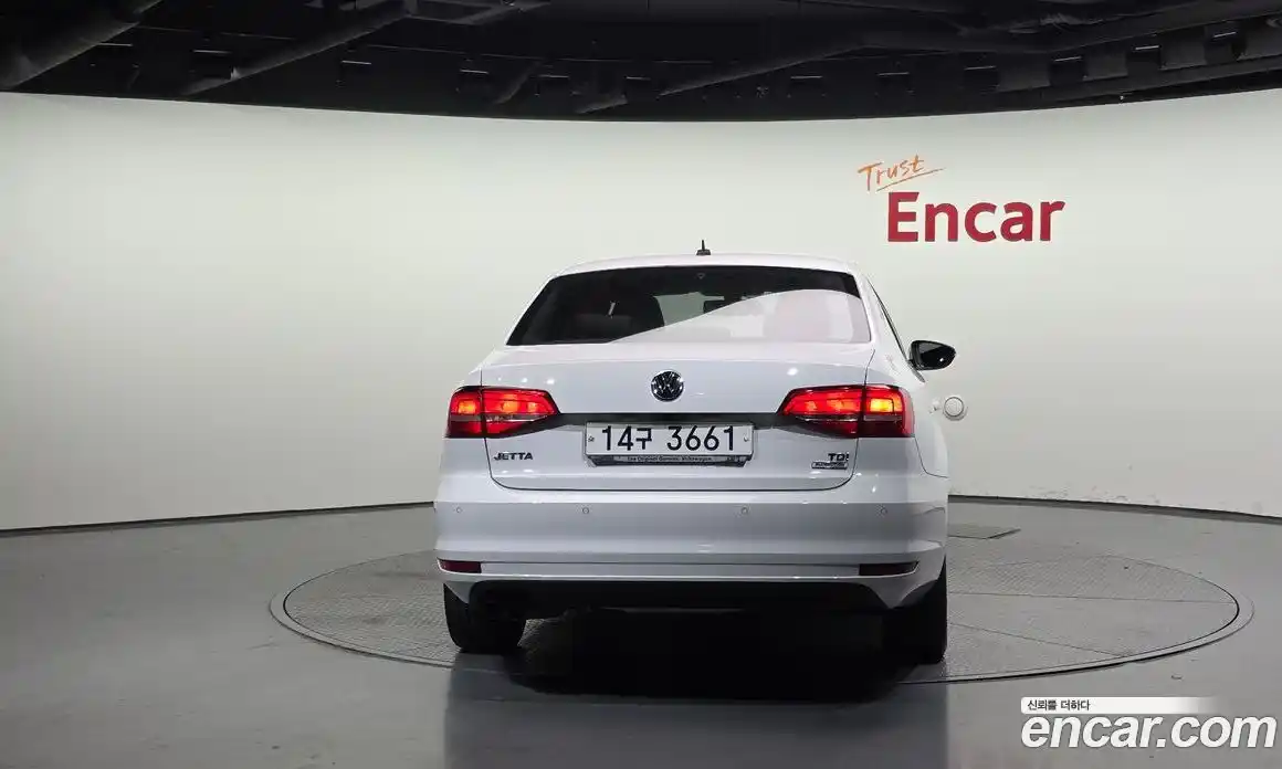 Volkswagen Jetta 2015 2.0 Автомат в Москве № 168795, фото 4