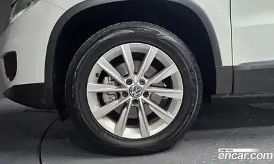 Volkswagen Tiguan 2014 2.0 Автомат в Москве № 169114, миниатюра 5