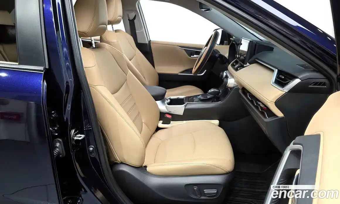 Toyota RAV4 2023 2.5 Автомат в Москве № 170213, фото 11