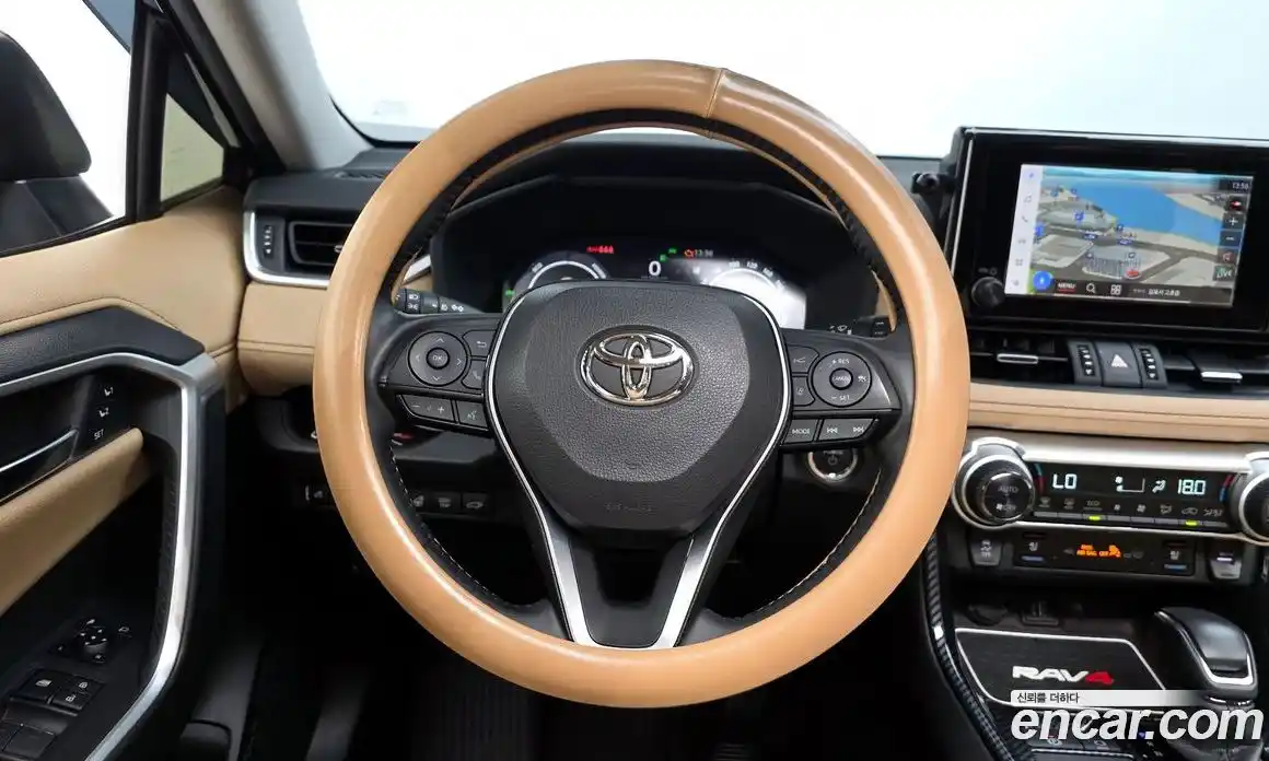 Toyota RAV4 2023 2.5 Автомат в Москве № 170213, фото 13