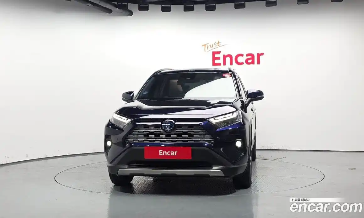 Toyota RAV4 2023 2.5 Автомат в Москве № 170213, фото 3