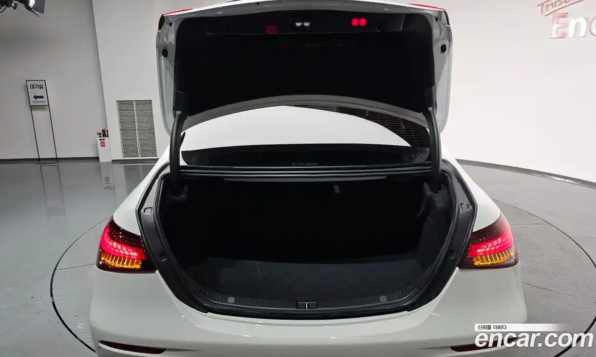 Mercedes-Benz E-Class 2022 2.0 Автомат в Москве № 178380, фото 20