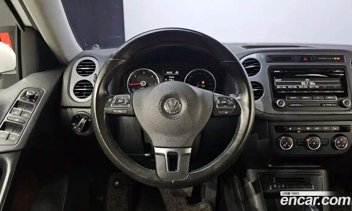 Volkswagen Tiguan 2016 2.0 Автомат в Москве № 199201, фото 6