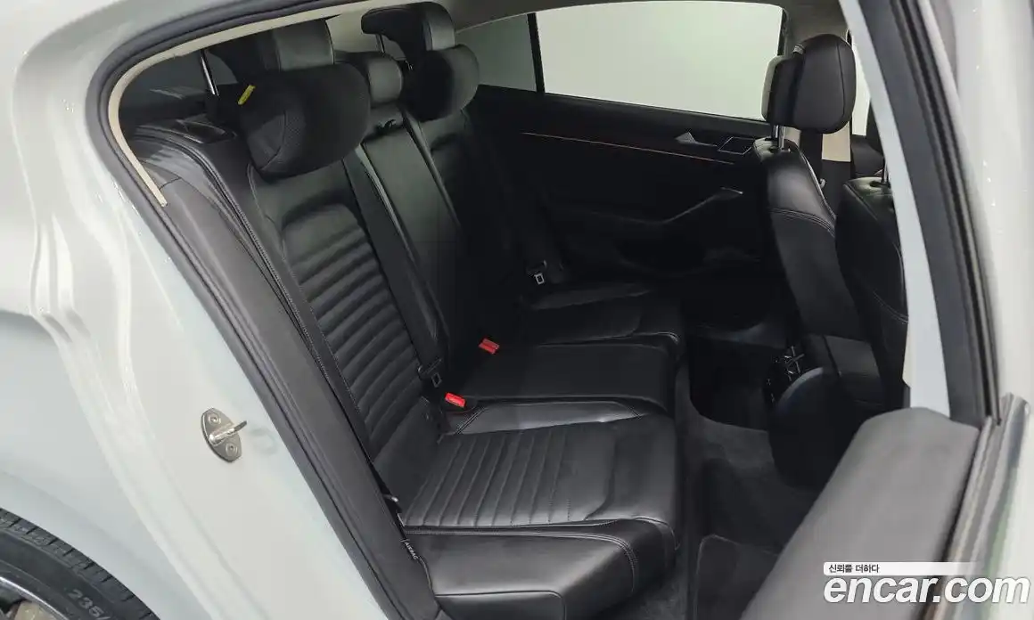 Volkswagen Passat 2018 2.0 Автомат в Москве № 199272, фото 17