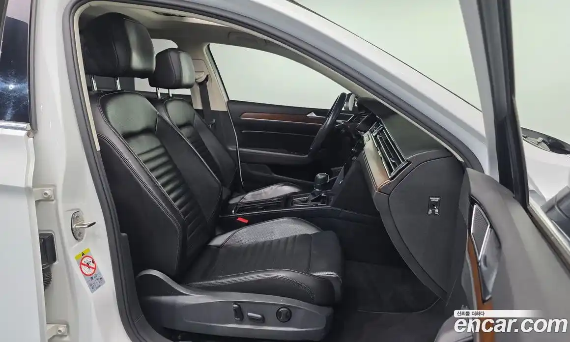 Volkswagen Passat 2018 2.0 Автомат в Москве № 199272, фото 3