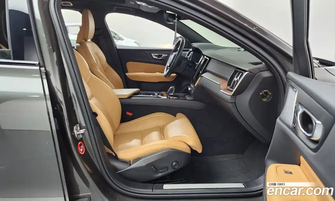 Volvo V60 2022 2.0 Автомат в Москве № 212893, фото 11