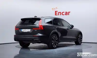 Volvo V60 2022 2.0 Автомат в Москве № 212893, миниатюра 2