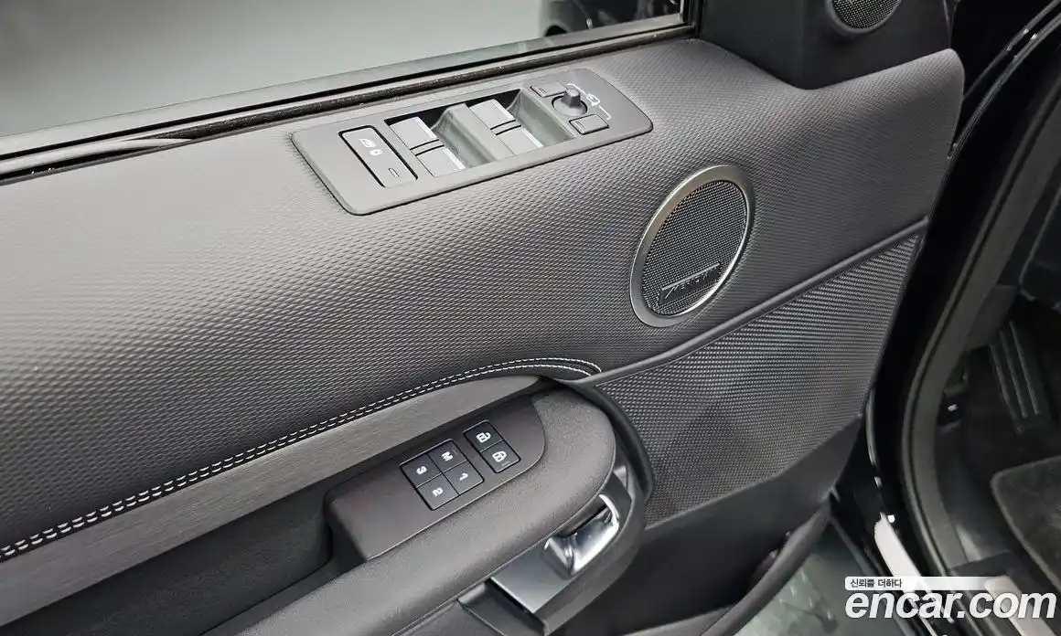 Land Rover Discovery 2024 3.0 Автомат в Москве № 213894, фото 16