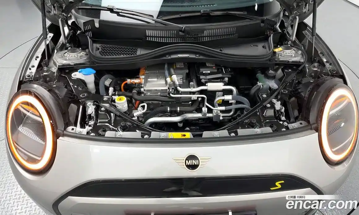 Mini Cooper 2024 0.1 Автомат в Москве № 213911, фото 15