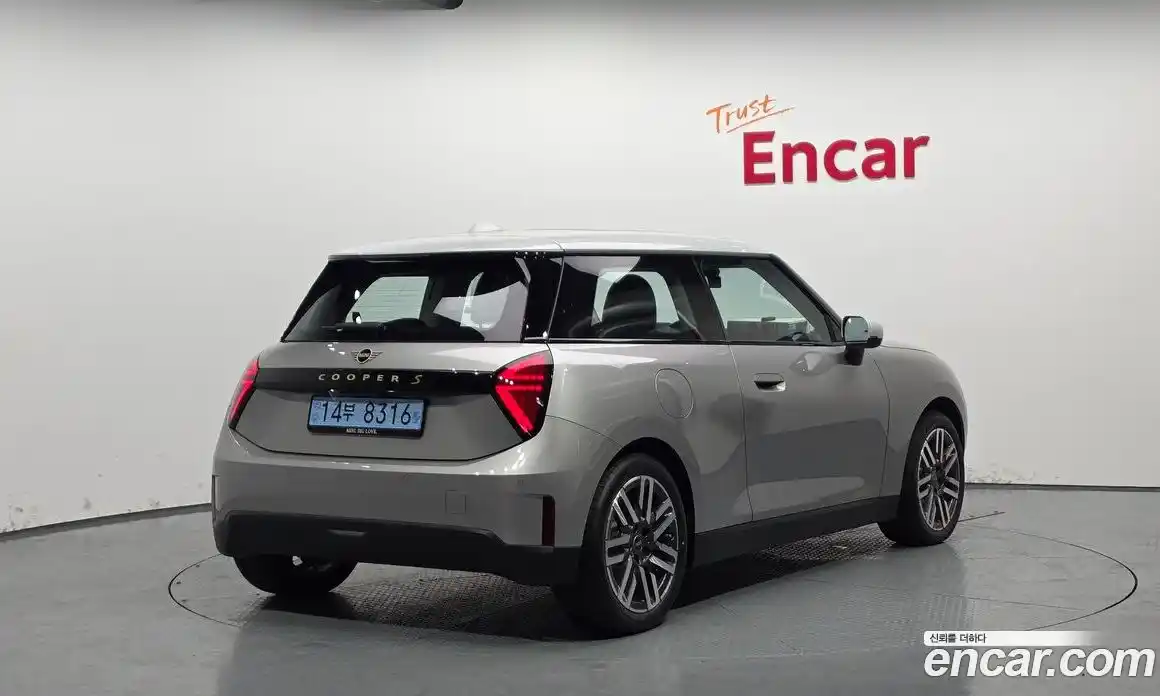 Mini Cooper 2024 0.1 Автомат в Москве № 213911, фото 18