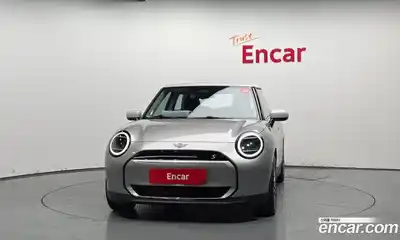 Mini Cooper 2024 0.1 Автомат в Москве № 213911, миниатюра 7