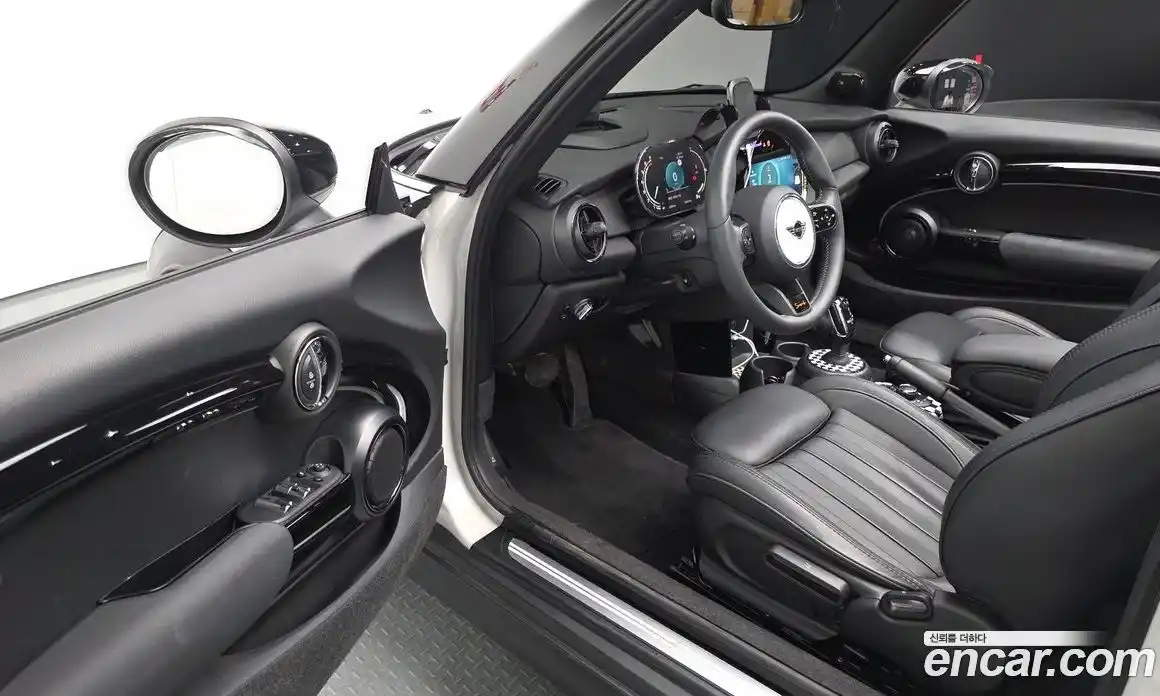 Mini Cooper Convertible 2023 2.0 Автомат в Москве № 214168, фото 17