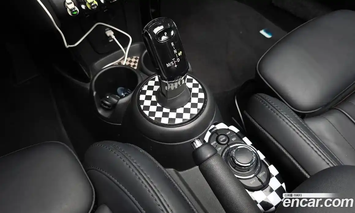 Mini Cooper Convertible 2023 2.0 Автомат в Москве № 214168, фото 9