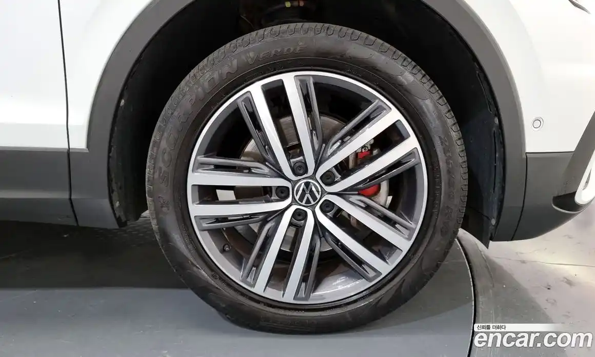 Volkswagen Tiguan 2023 2.0 Автомат в Москве № 215025, фото 18