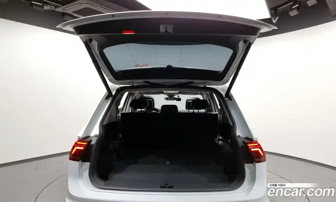 Volkswagen Tiguan 2023 2.0 Автомат в Москве № 215025, фото 3