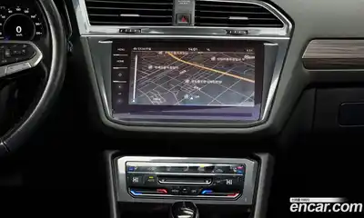 Volkswagen Tiguan 2023 2.0 Автомат в Москве № 215025, миниатюра 4