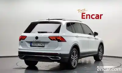 Volkswagen Tiguan 2023 2.0 Автомат в Москве № 215025, миниатюра 5
