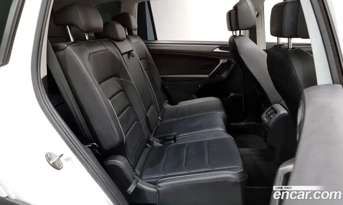 Volkswagen Tiguan 2023 2.0 Автомат в Москве № 215025, фото 9