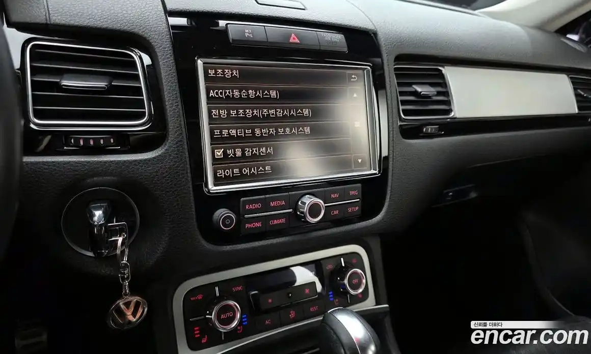 Volkswagen Touareg 2013 4.1 Автомат в Москве № 215385, фото 14