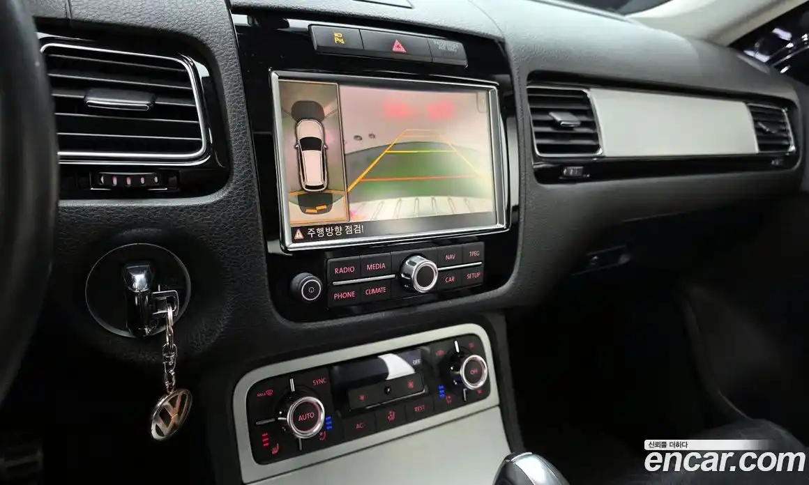 Volkswagen Touareg 2013 4.1 Автомат в Москве № 215385, фото 15