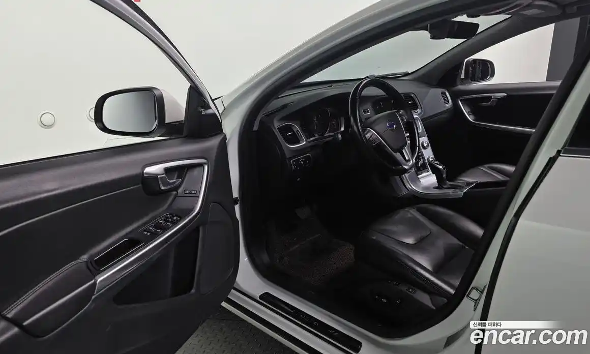 Volvo V60 2017 2.0 Автомат в Москве № 217874, фото 13