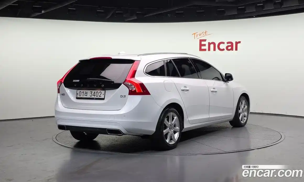 Volvo V60 2017 2.0 Автомат в Москве № 217874, фото 7