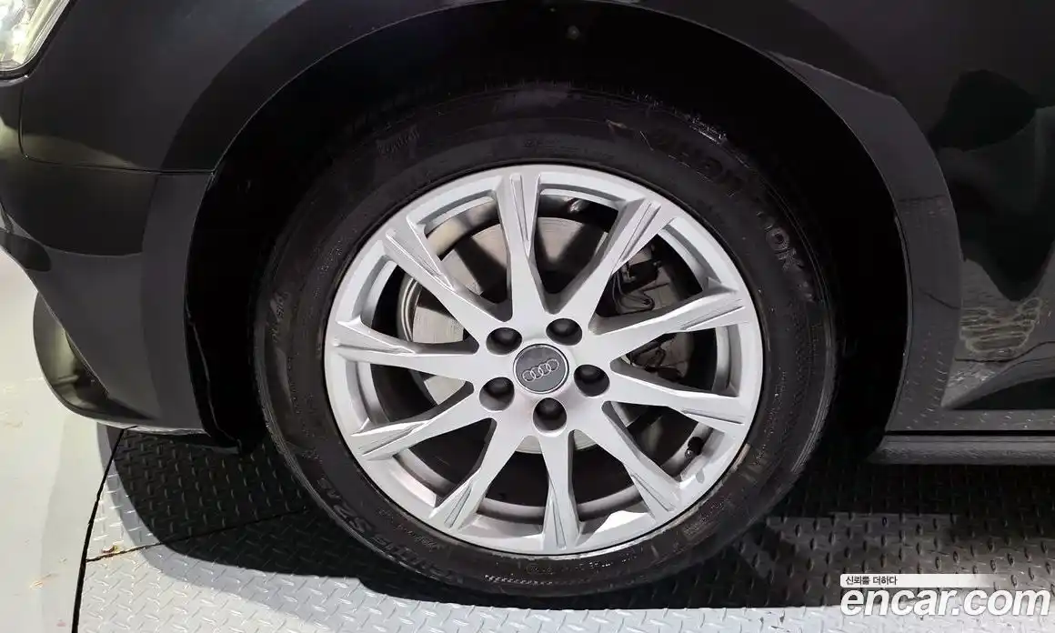 Audi A4 2019 2.0 Автомат в Москве № 229928, фото 7