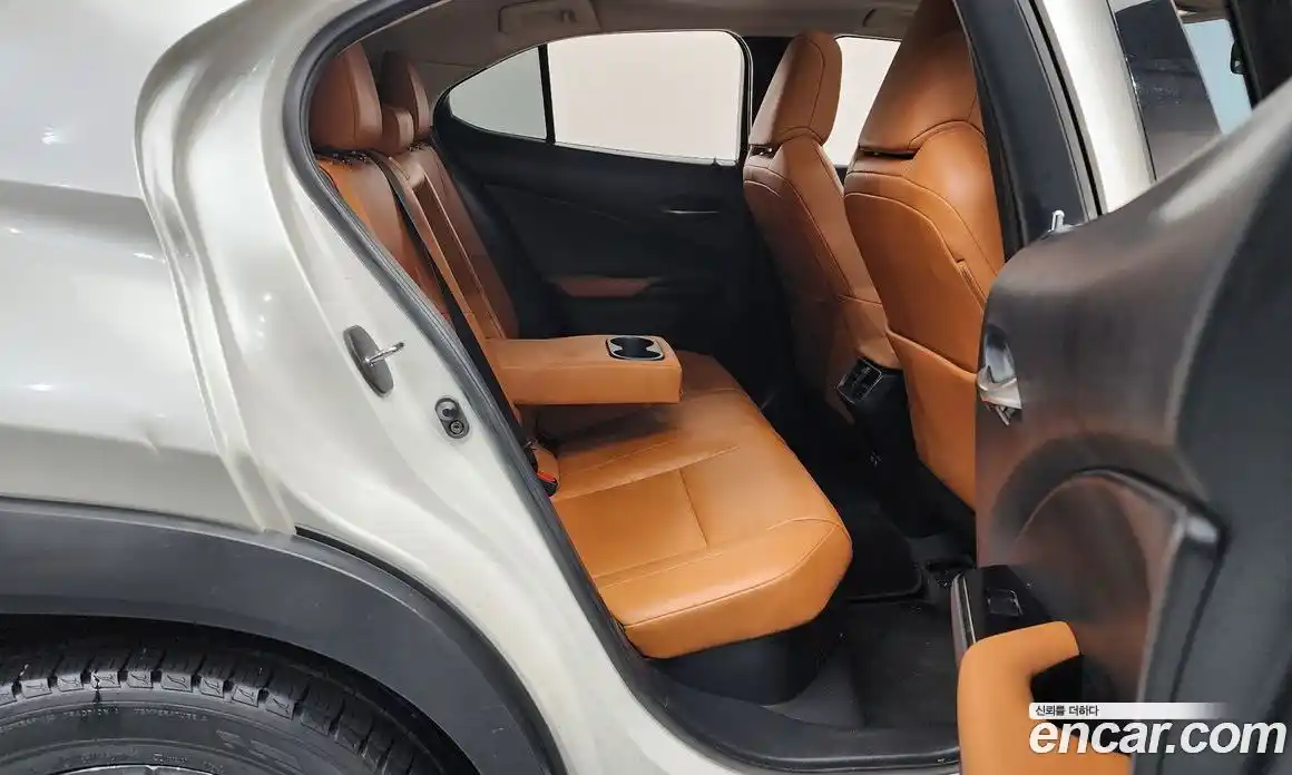 Lexus UX 2019 2.0 Автомат в Москве № 232003, фото 4