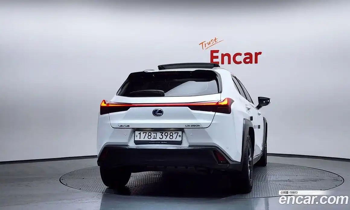 Lexus UX 2019 2.0 Автомат в Москве № 232003, фото 5