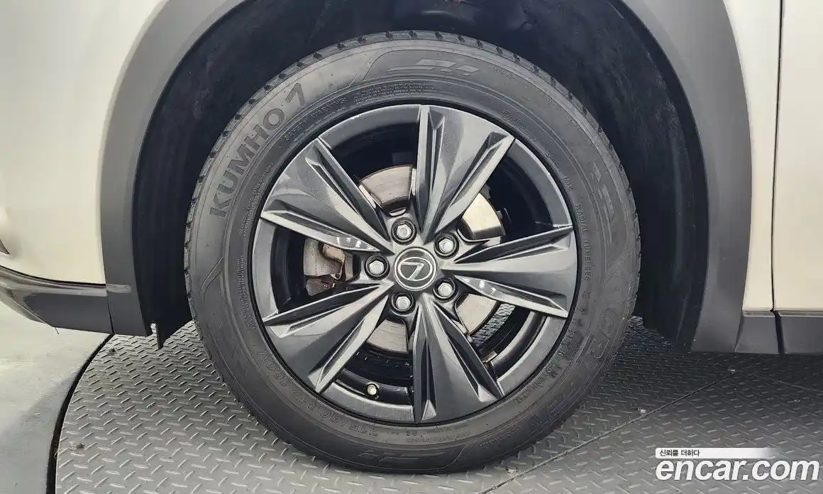 Lexus UX 2019 2.0 Автомат в Москве № 232003, фото 10