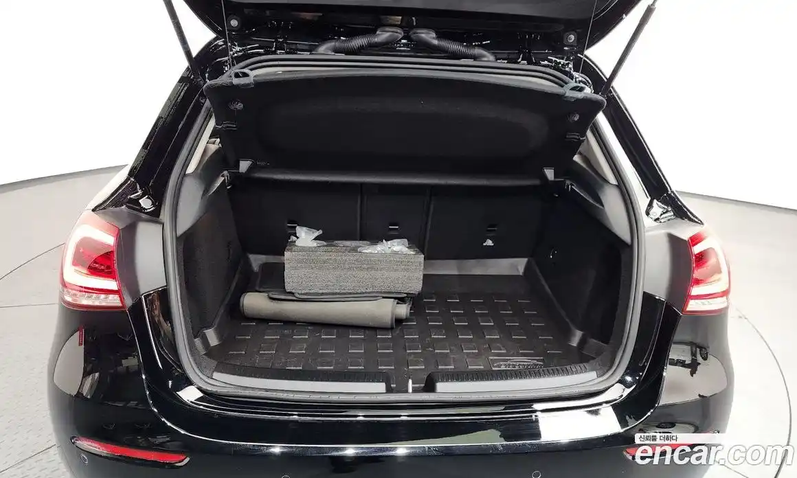 Mercedes-Benz A-Class 2019 2.0 Автомат в Москве № 288033, фото 15