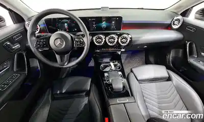 Mercedes-Benz A-Class 2019 2.0 Автомат в Москве № 288033, миниатюра 2